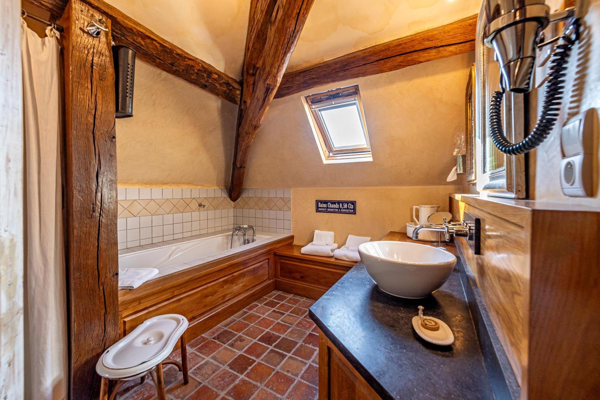 Hotel De La Beursaudiere Nitry ภายนอก รูปภาพ