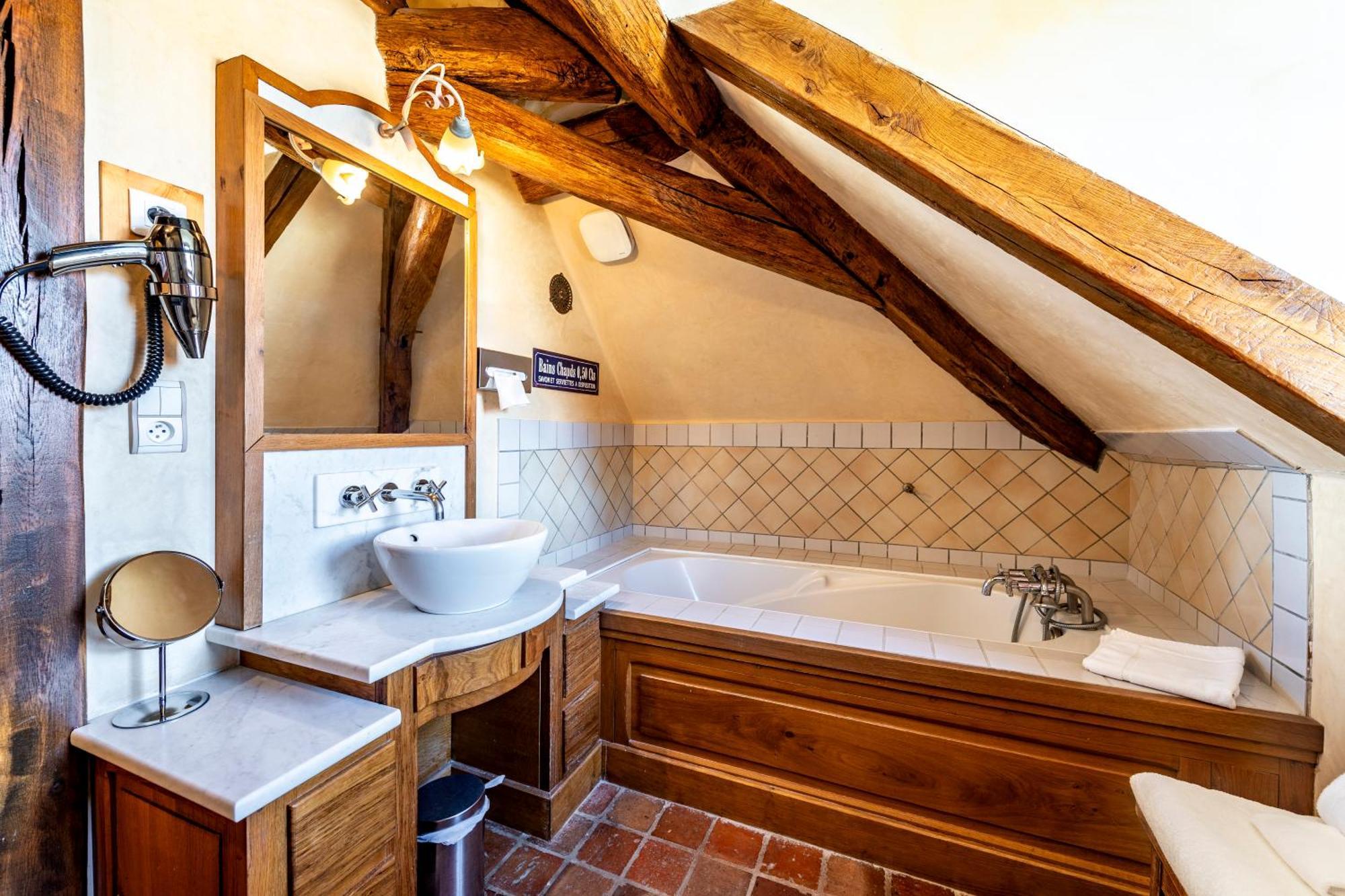 Hotel De La Beursaudiere Nitry ภายนอก รูปภาพ
