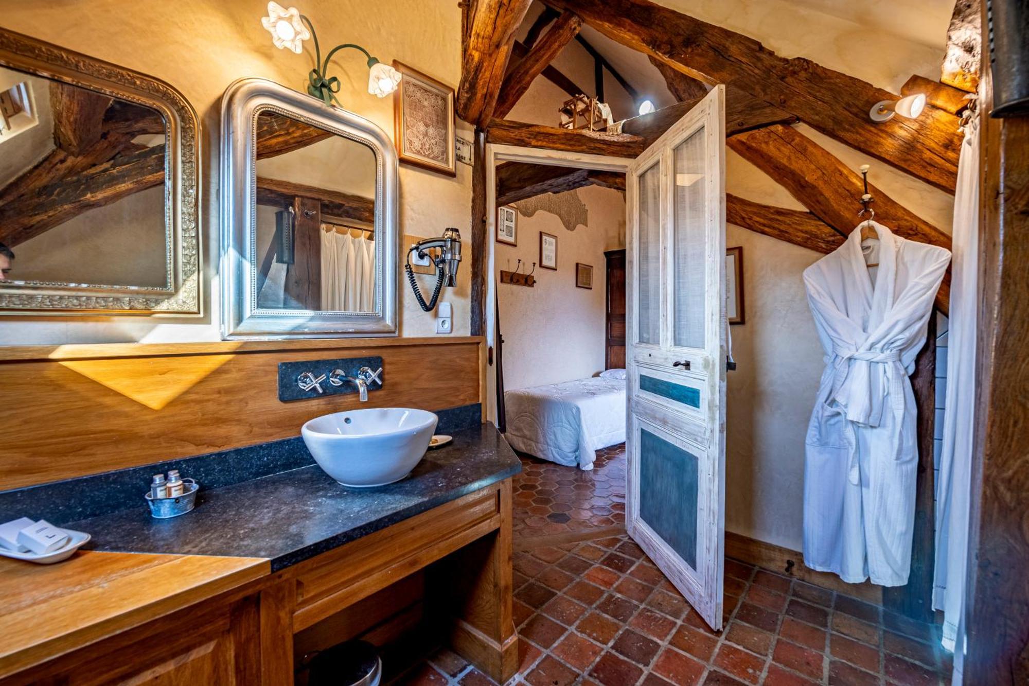Hotel De La Beursaudiere Nitry ภายนอก รูปภาพ
